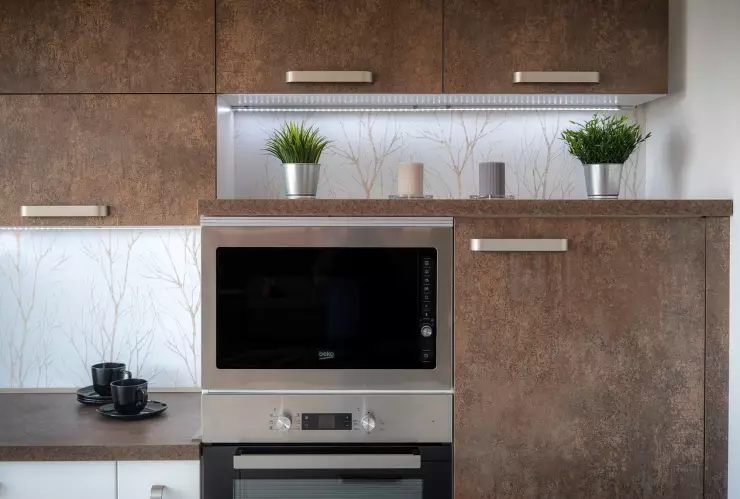 ¿Adiós al microondas? Lo que los expertos dicen sobre sus riesgos y alternativas