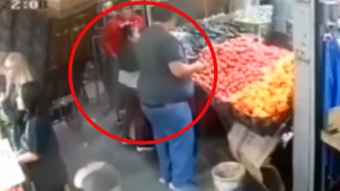 Mujer es aplastada por la carga de un “diablito” en mercado de Guadalajara