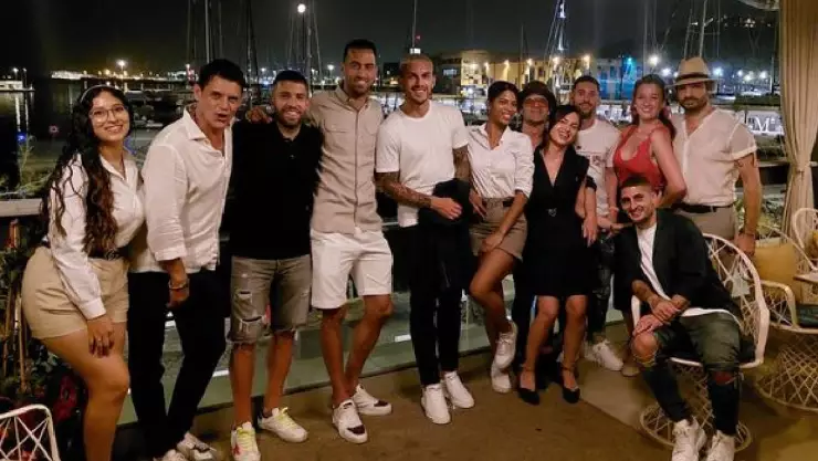 Messi cena en Barcelona con Busquets, Alba y compañeros del PSG
