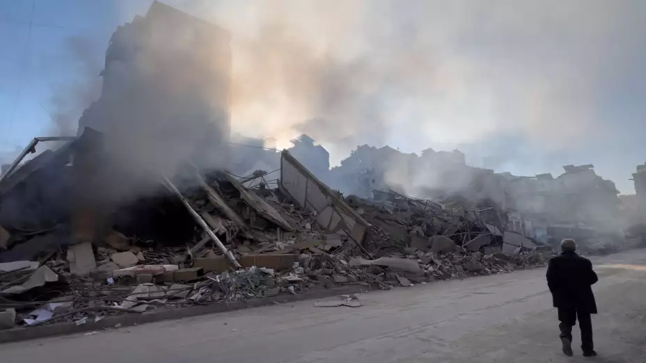 Edificio destruido por aviones israelíes en Líbano.