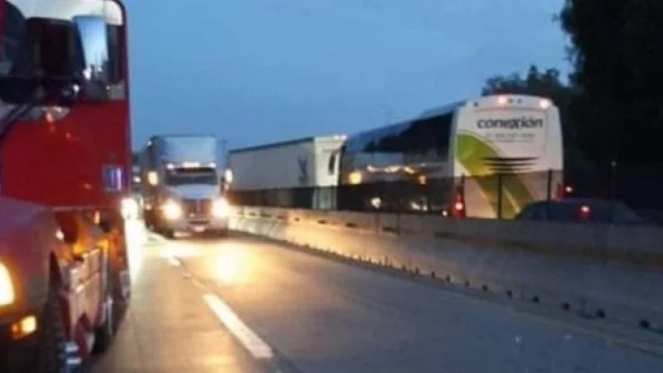 transportistas bloquean calles de hidalgo