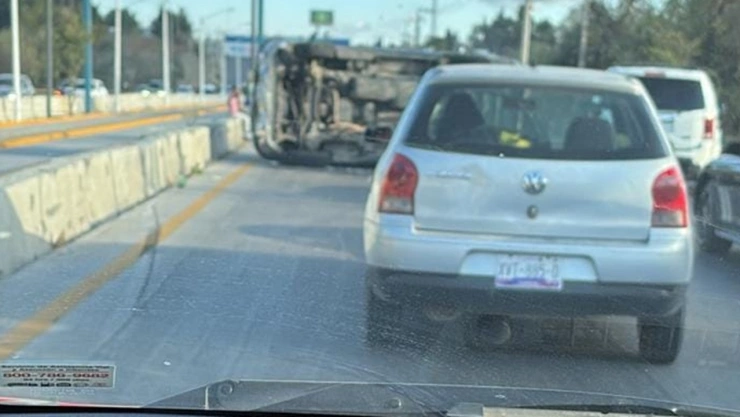 Aparatoso accidente provoca caos en el Periférico Ecológico hoy 17 de diciembre de 2024