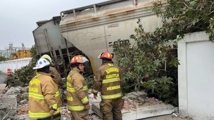Descarrila tren en Cuautitlán y derrumba barda