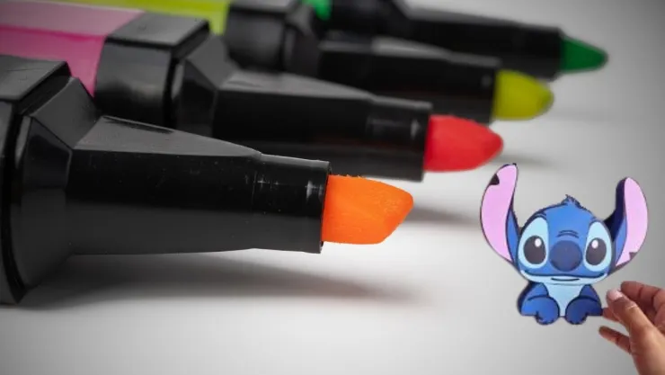 5 ideas creativas para decorar tus resaltadores de Stitch paso a paso.jpg