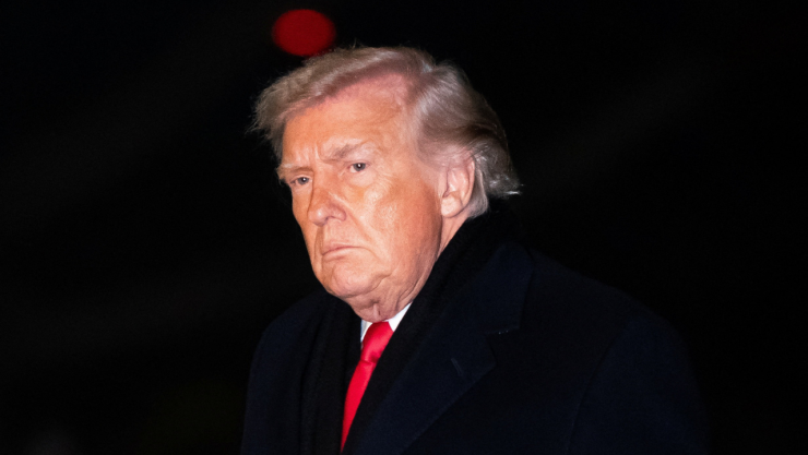 El presidente de Estados Unidos, Donald Trump, camina desde el Marine One hasta la Casa Blanca en Washington, D.C., EE. UU., el 20 de enero de 2026.