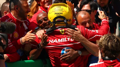 Lewis Hamilton gana su primera carrera con Ferrari en el GP de China 2025.jpg
