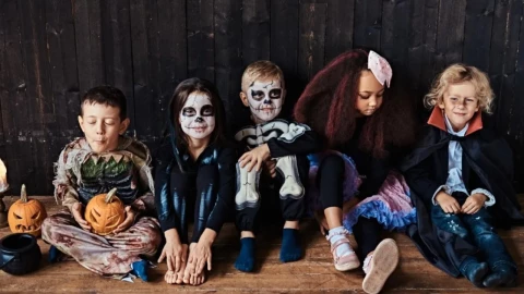 niños se disfrazan para pedir calaverita el 1 y 2 de noviembre.