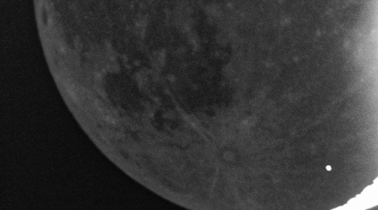 Meteorito choca contra la Luna y un astrónomo japonés capta el momento