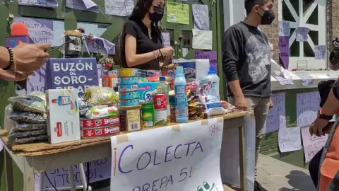 Alumnos de la UAEM realizan colecta para apoyar a maestra agredida