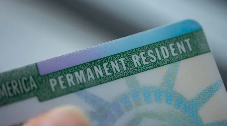Una imagen en primer plano de una Green Card