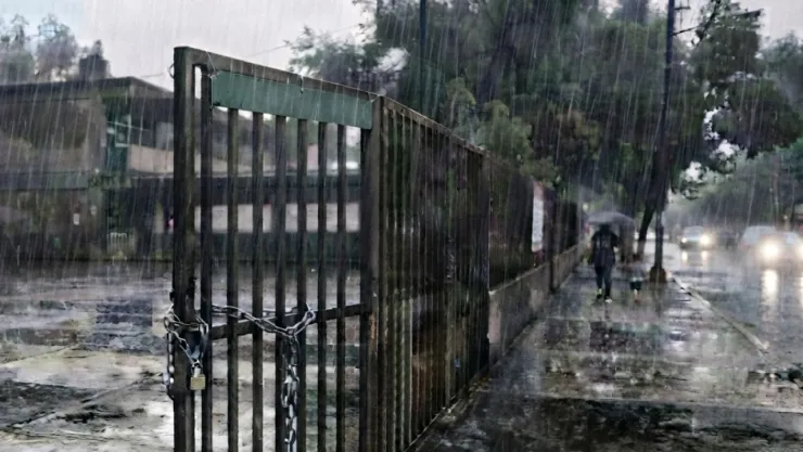 Suspenden clases en Chihuahua por lluvias: alumnos de nivel básico no irán a la escuela
