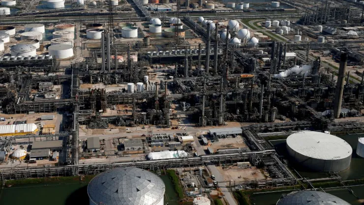 Pemex reporta fuga de gas ácido en refinería Deer Park, Texas