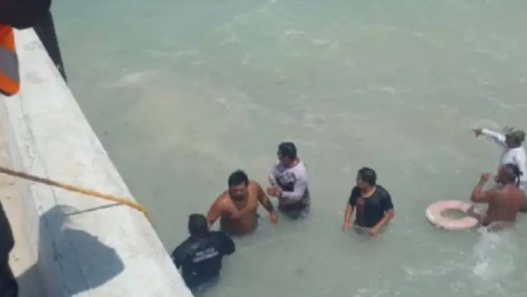 Policías salvan a menor de ahogarse en la playa de El Cuyo