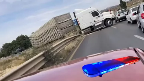 Camión varado en carretera Zacatecas - Fresnillo; Se reporta tráfico intenso