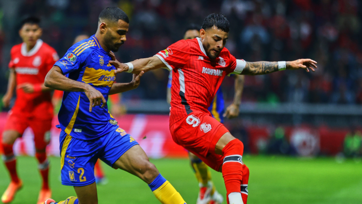 Alexis Vega ante Tigres