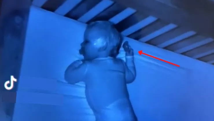 VIDEO Una mujer asegura que grabó al “ángel de la guarda” de su bebé.jpg