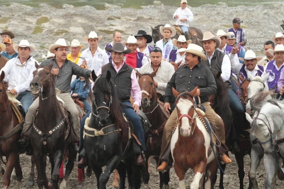 Toma de protesta de ‘El Bronco’