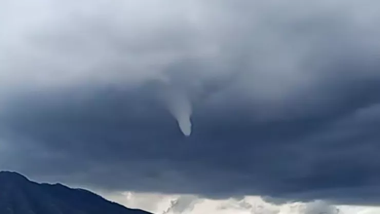 VIDEO Un tornado o una culebra de agua Esto fue lo que captaron habitantes de Ixtlahuacán de los Membrillo