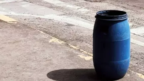 Mujer muere ahogada en tambo con agua