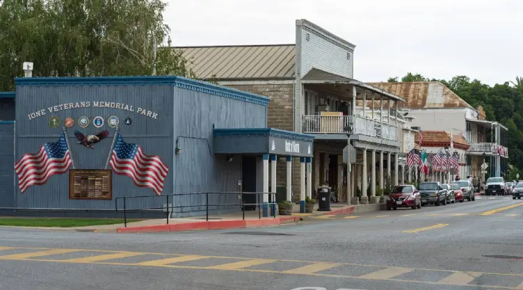 las calles de la ciudad de Ione en Nevada