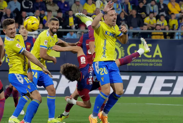 Joao Felix anota con Barcelona