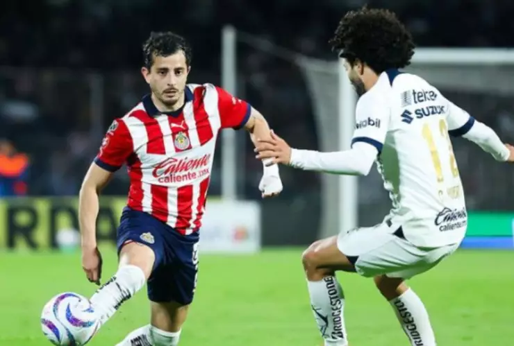 Chivas pierdes vs Pumas; Alexis Vega falla penal