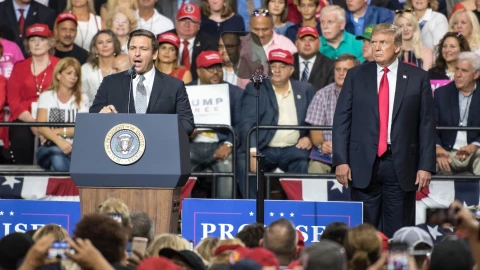 Ron DeSantis y Donald Trump en mitin político