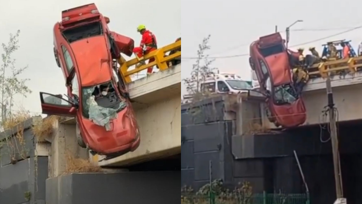 Auto queda colgando sobre puente del Periférico Ecológico en Puebla