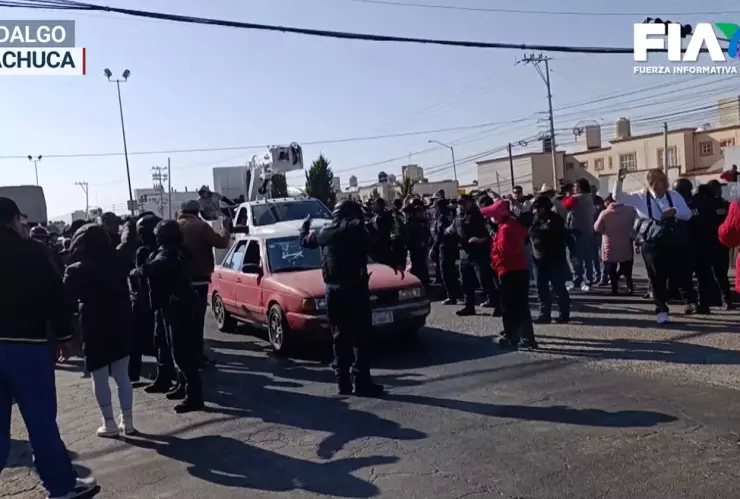 Conflicto en Pachuca, Hidalgo, por la construcción de un albergue para migrantes donde hace falta agua y pavimento