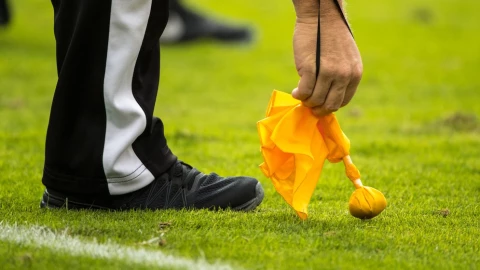 que-significan-los-pañuelos-amarillo-y-rojo-en-un-partido-nfl