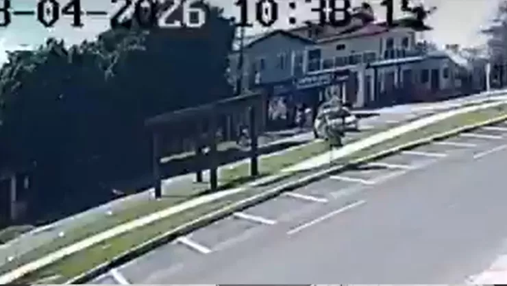 IMÁGENES IMPACTANTES Avioneta se estrella contra una vivienda; hay múltiples víctimas