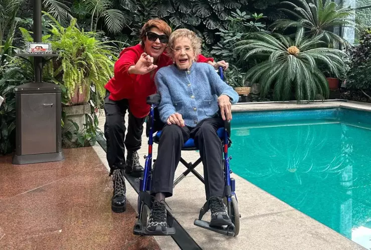 Silvia Pinal continúa hospitalizada