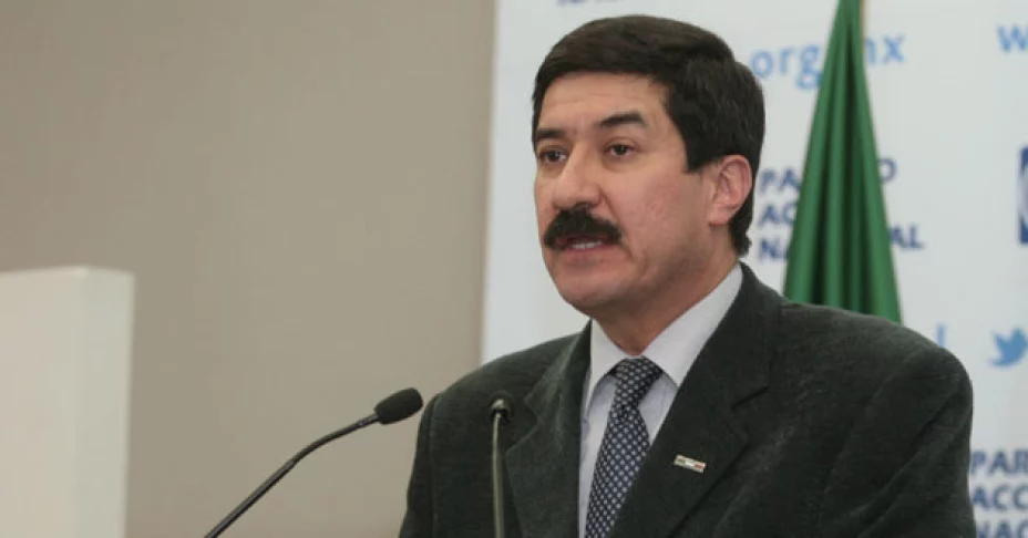 Javier Corral no puede ser candidato y comentarista