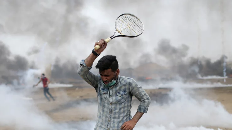 Israelíes disparan gas lacrimógeno vs Palestino