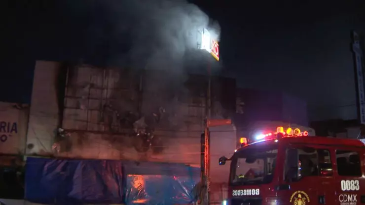 Incendio en Tacubaya nocturna