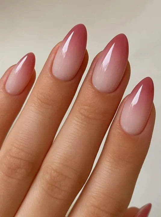 uñas color rosa con nude