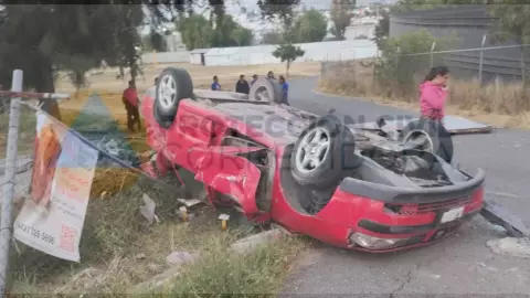 Hombre pierde la vida en volcadura en camino a Venegas Corregidora Querétaro