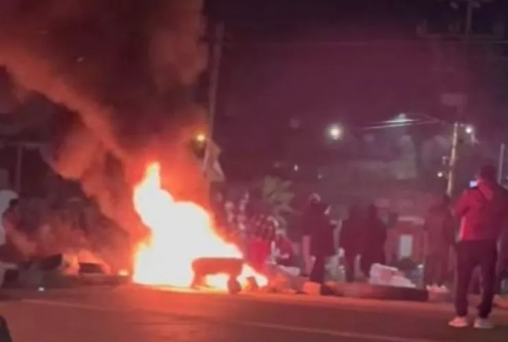 Incendio de vehículo paralizó la autopista Tulancingo-Huauchinango hoy: Cierre total en la Sierra Norte de Puebla