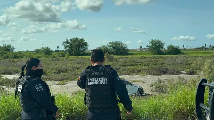 Muere conductor por volcadura en Navolato