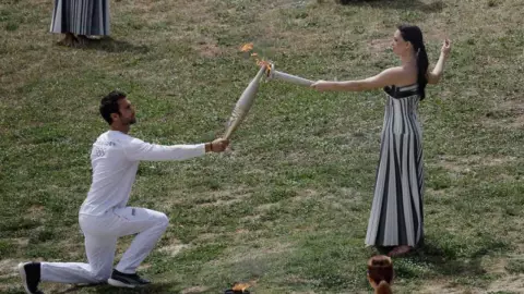 Esta es la HISTORIA y ORIGEN de la antorcha olímpica; encendido en Grecia rumbo a París 2024