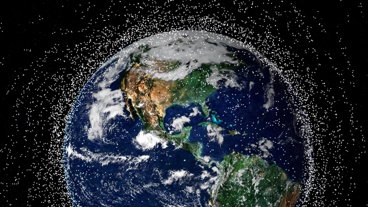 Astronautas de la NASA en riesgo de chocar con basura espacial