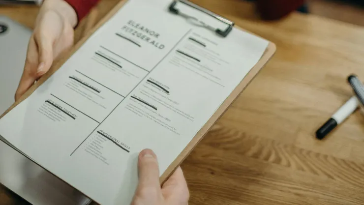¿Qué incluir en un CV si buscas tu primer empleo en 2025?.jpg