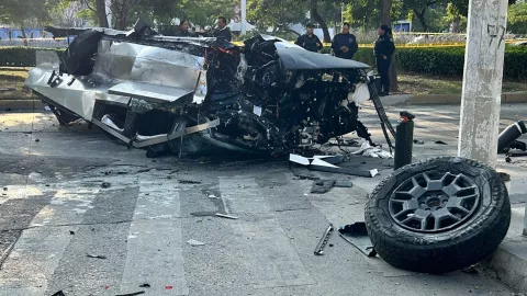 Choque de Cybertruck deja varios heridos, dos menores en Guadalajara
