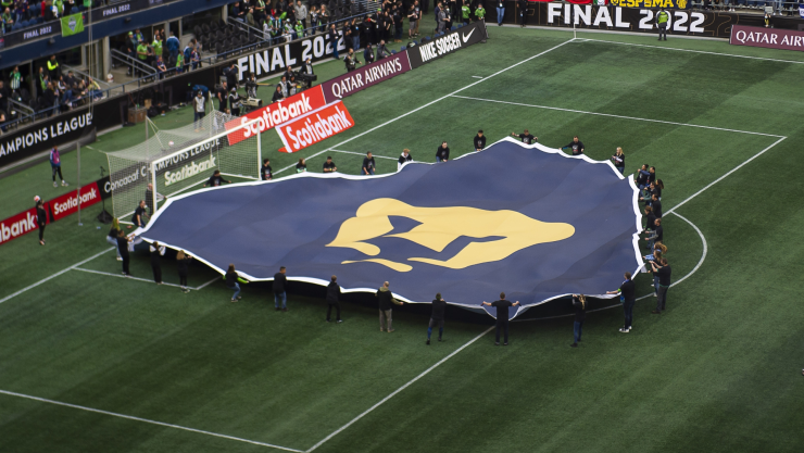 El escudo de los Pumas en una cancha de Concachampions