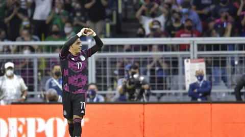 Rogelio Funes Mori festeja un gol con la Selección Mexicana