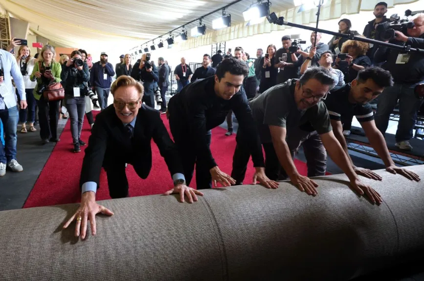 Conan O’Brien, comediante y presentador estadounidense de 61 años, será el anfitrión de la 97ª edición de los Premios Oscar, marcando su debut en esta función.
Crédito: Kevin Winter/Getty imágenes