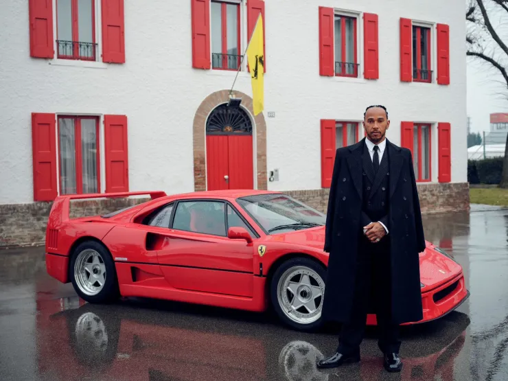 Lewis Hamilton fotografiado en Maranello como piloto de Ferrari