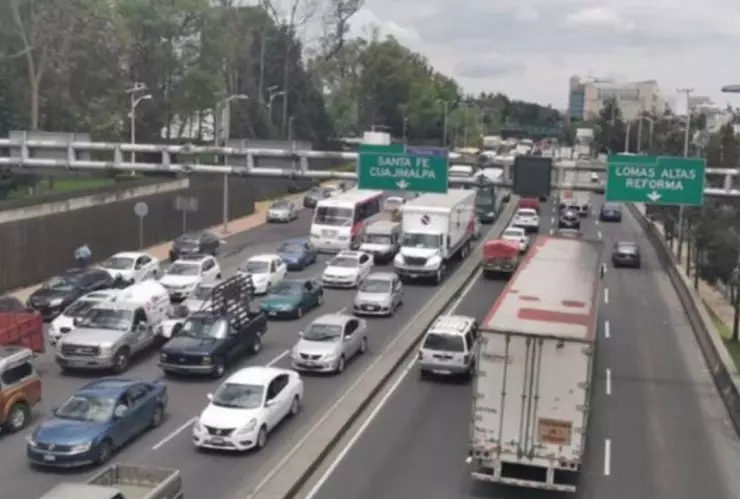 Las alternativas viales por reducción de carriles en avenida Constituyentes.