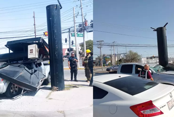 Espectacular cae y aplasta vehículos estacionados en Ciudad Juárez, Chihuahua