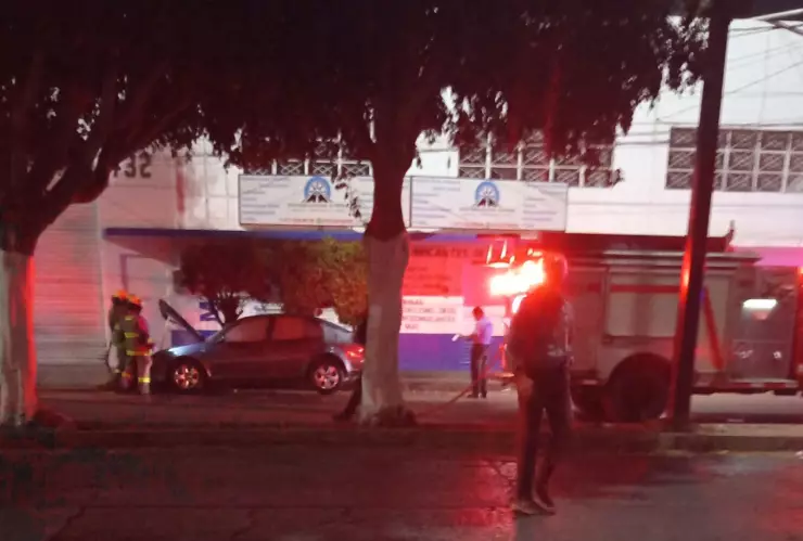 Se incendia un vehículo en la colonia Obregón, en León, 31 de enero 2025.png